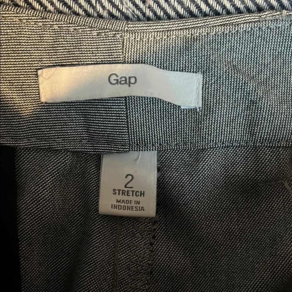 Gap stretch Women's dressy shorts - Picture 2 of 4